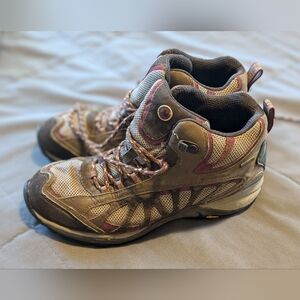 Women's Merrell Hiking Boots Size 9